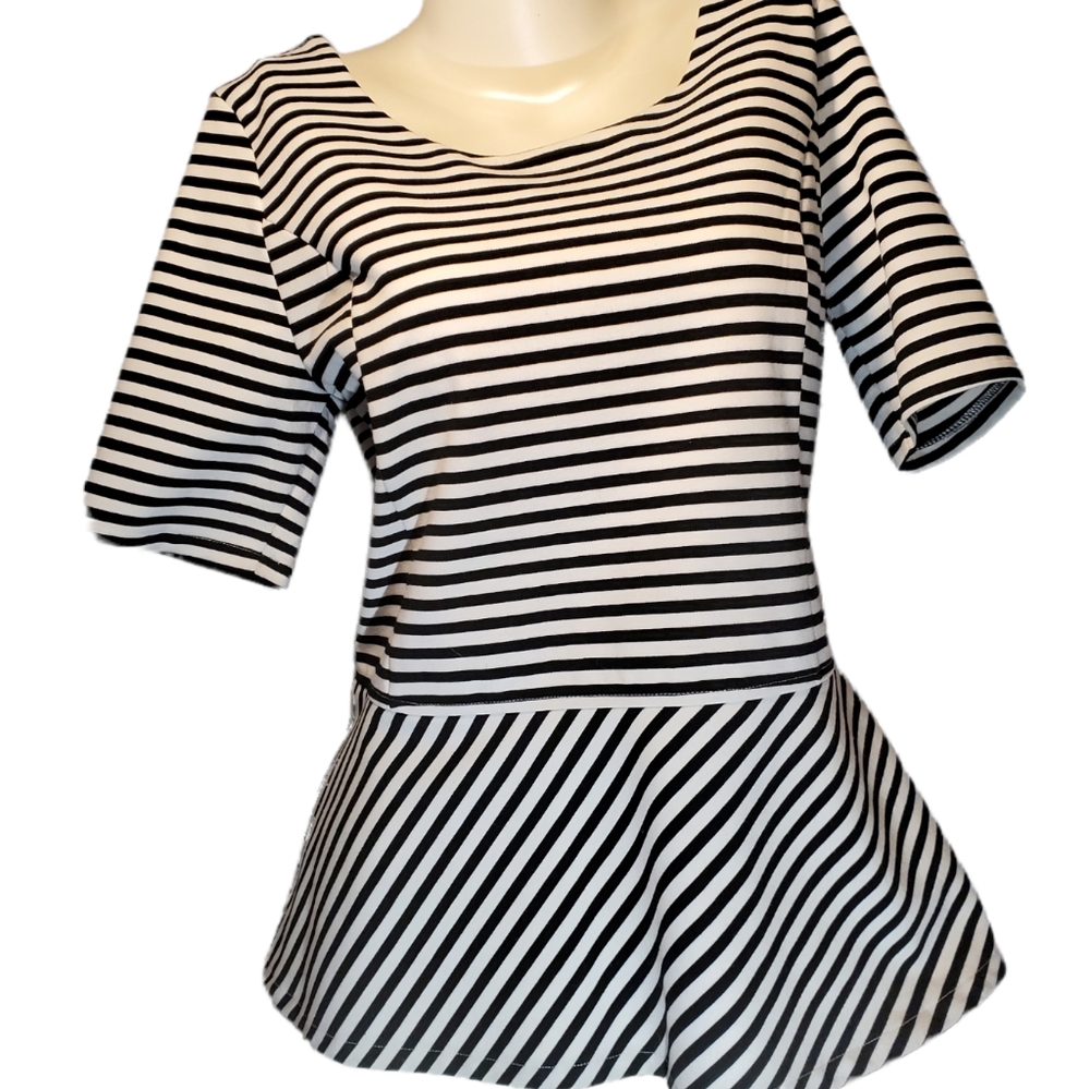 Alfani womens black and white blouse size M